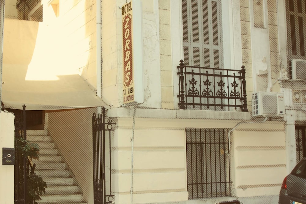 Zorbas Hostel