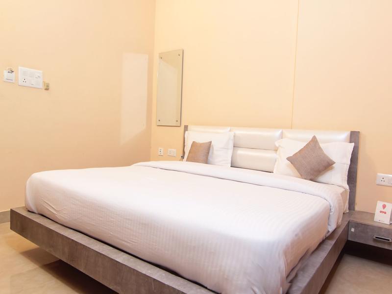 OYO 9321 Hotel Geashna