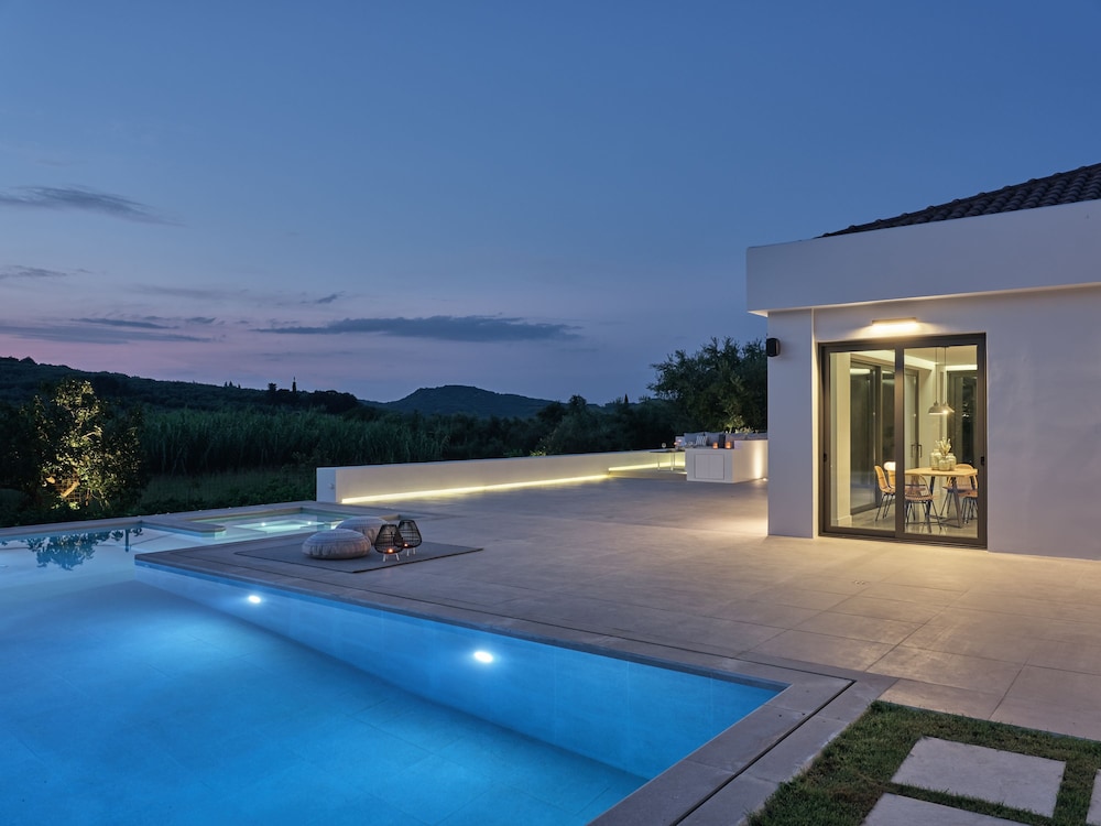 DRALLOS LUXURY VILLA