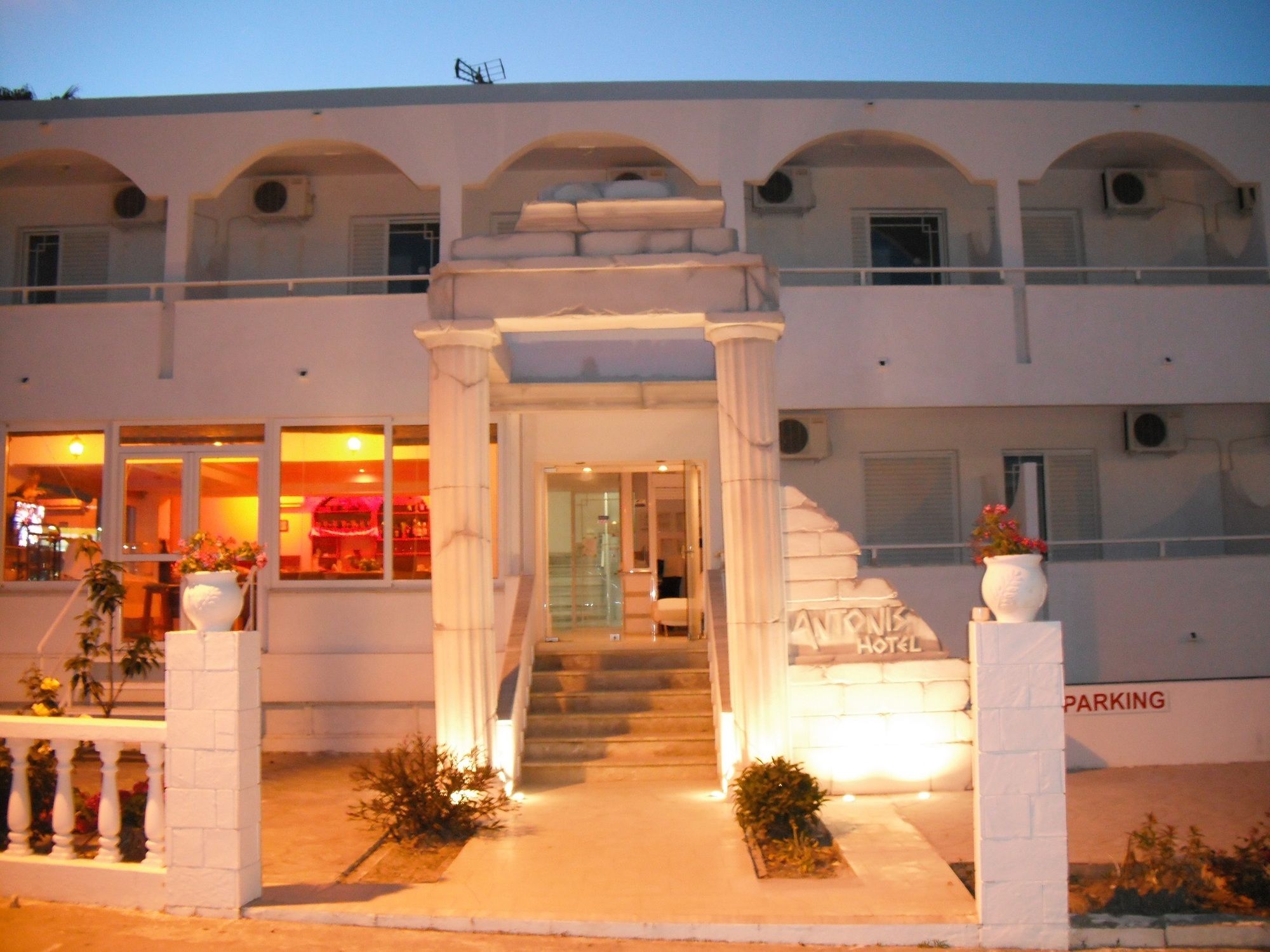 Antonis Hotel