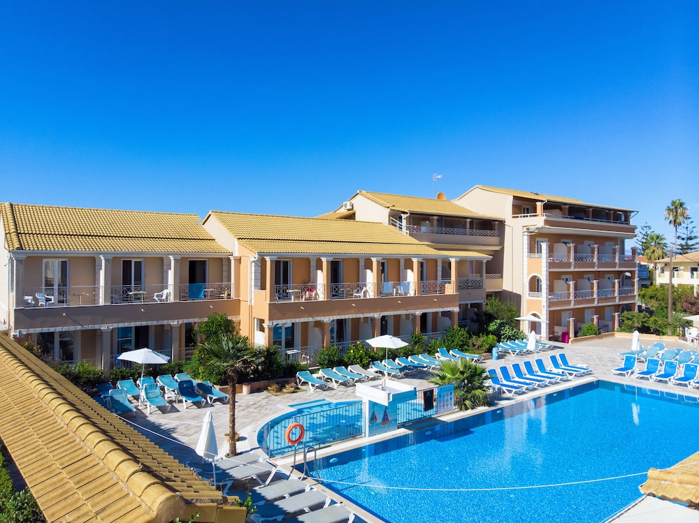 Kavos Plaza Resort