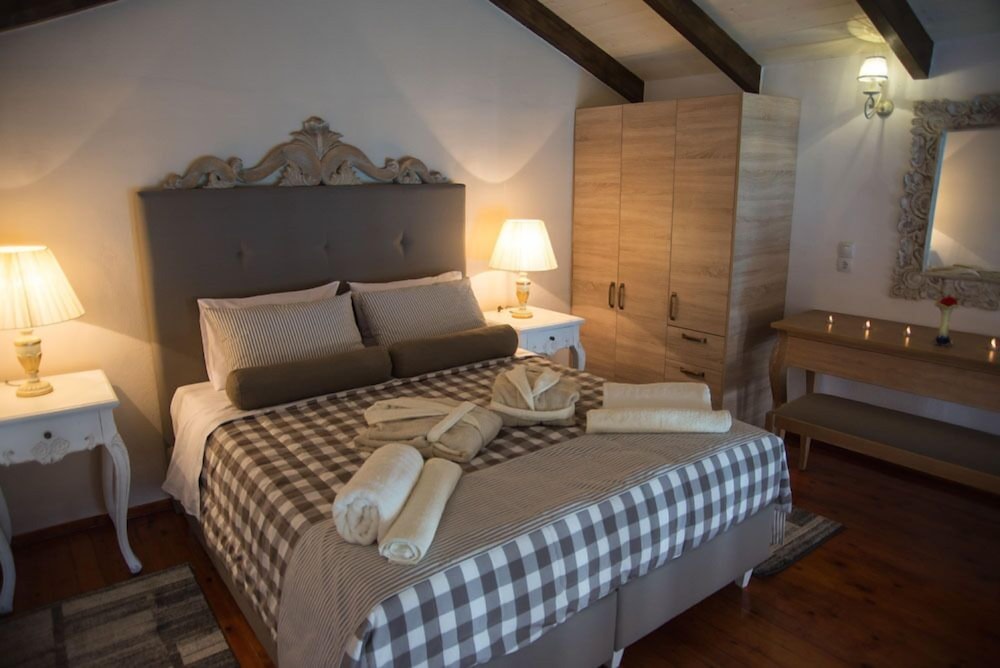 Porto Enetikos Suites