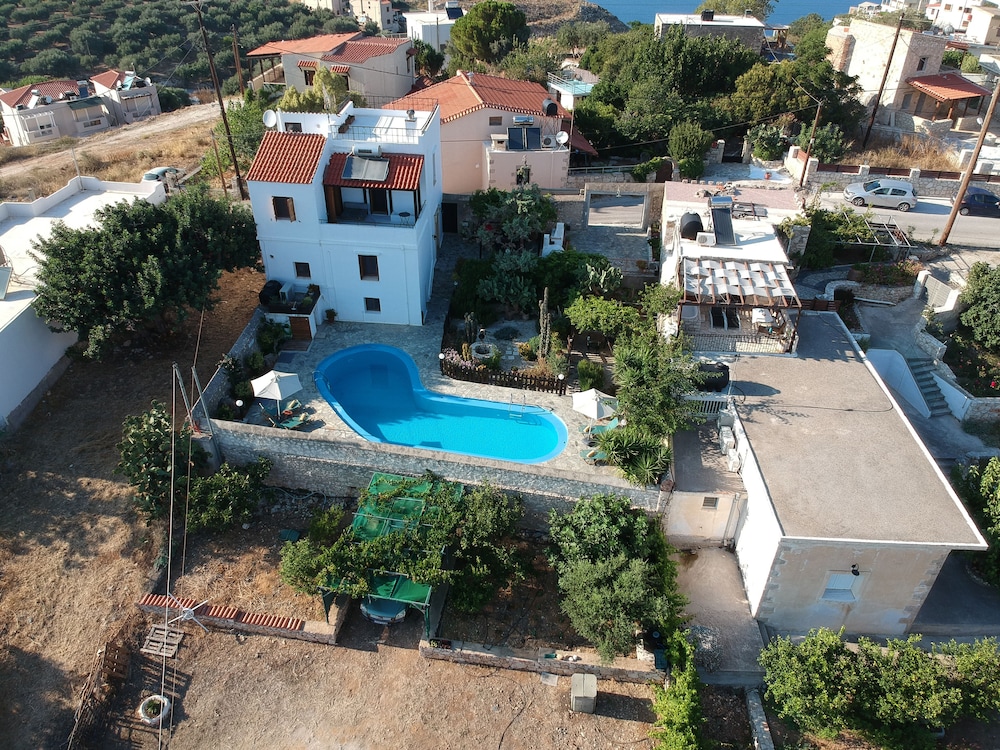 VILLA ATHINA