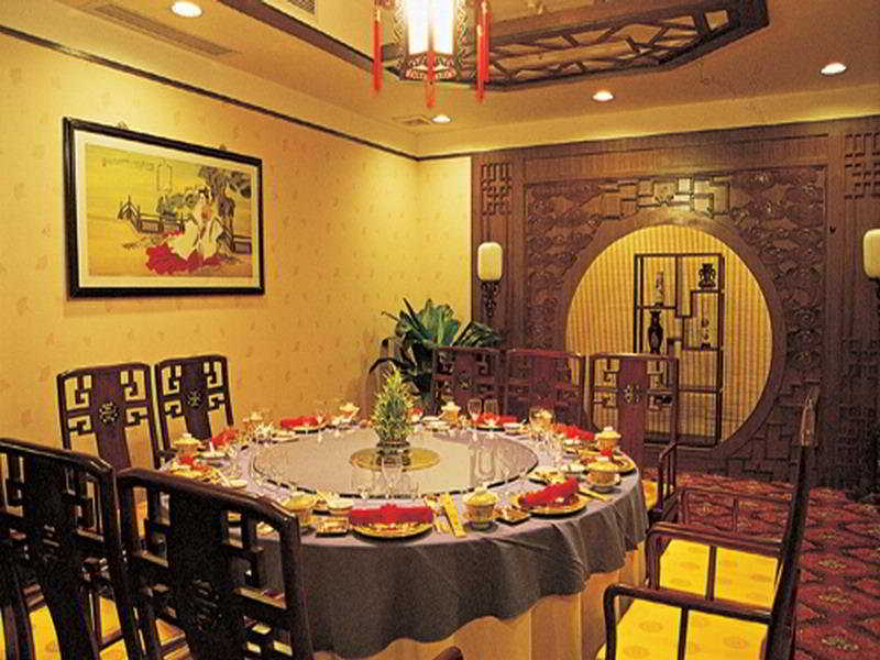 Universal House Grand Romance