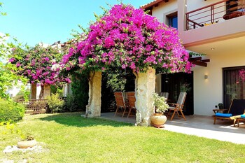 Villa Carlos Patra, Patra Гърция
