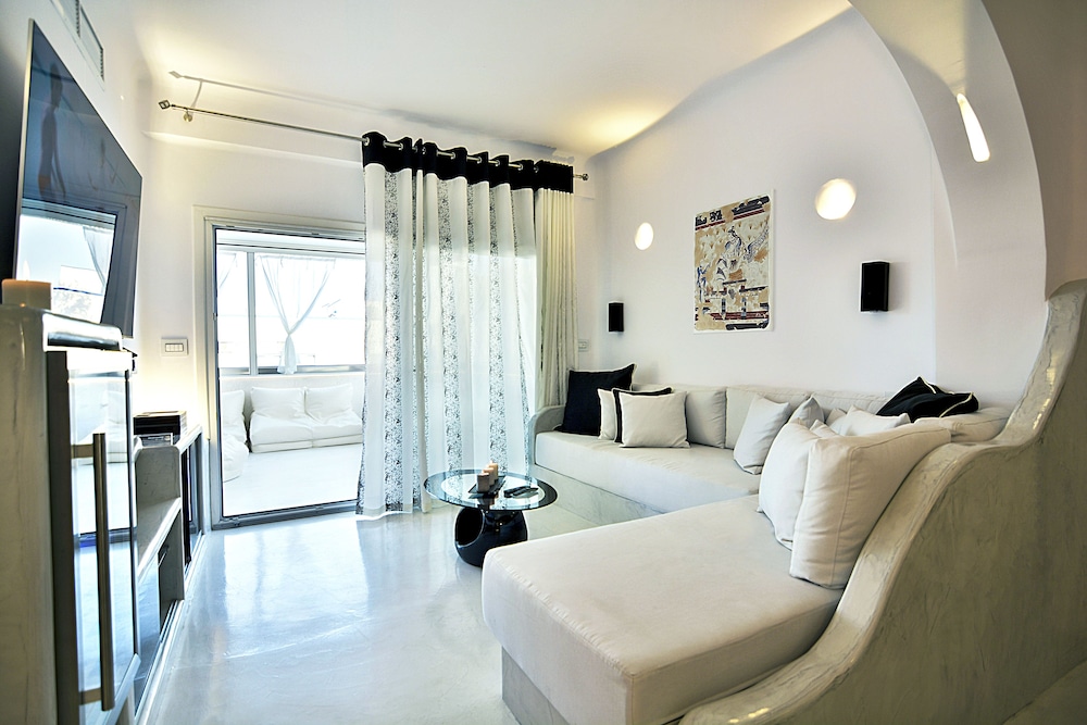 SANTORINI LOFT BOUTIQUE APARTMENTS