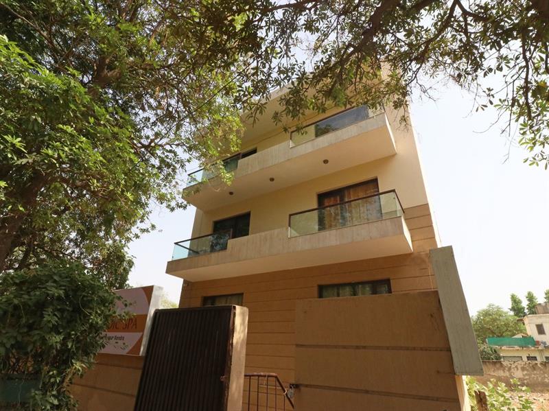 OYO 13867 Hotel Premium Castle