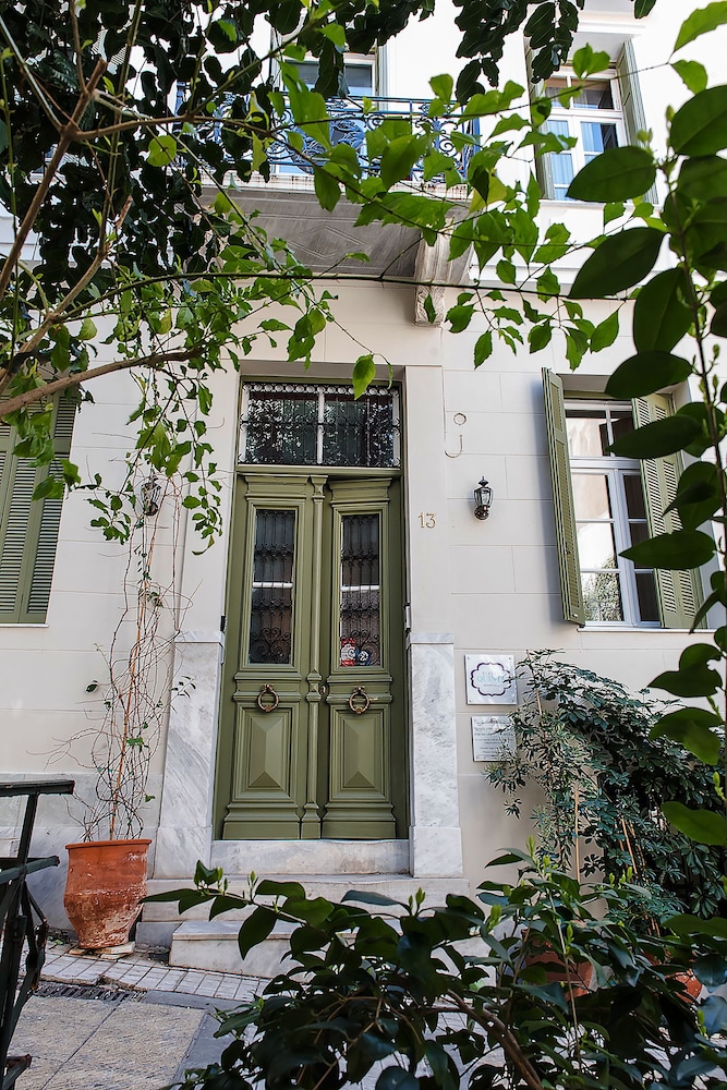 Athens Quinta